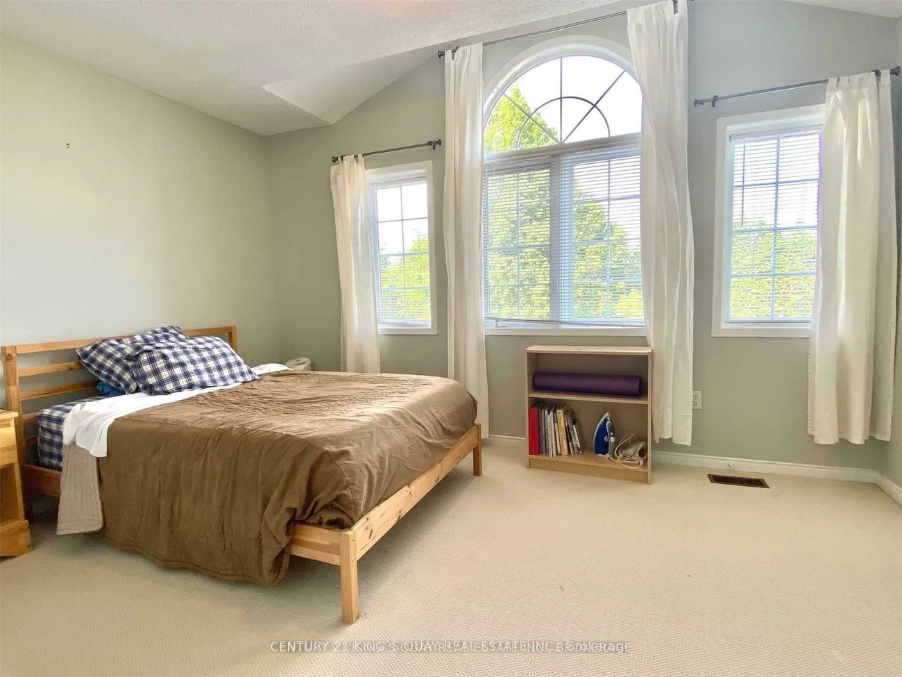 22, Rush, Bayview Wellington, Aurora