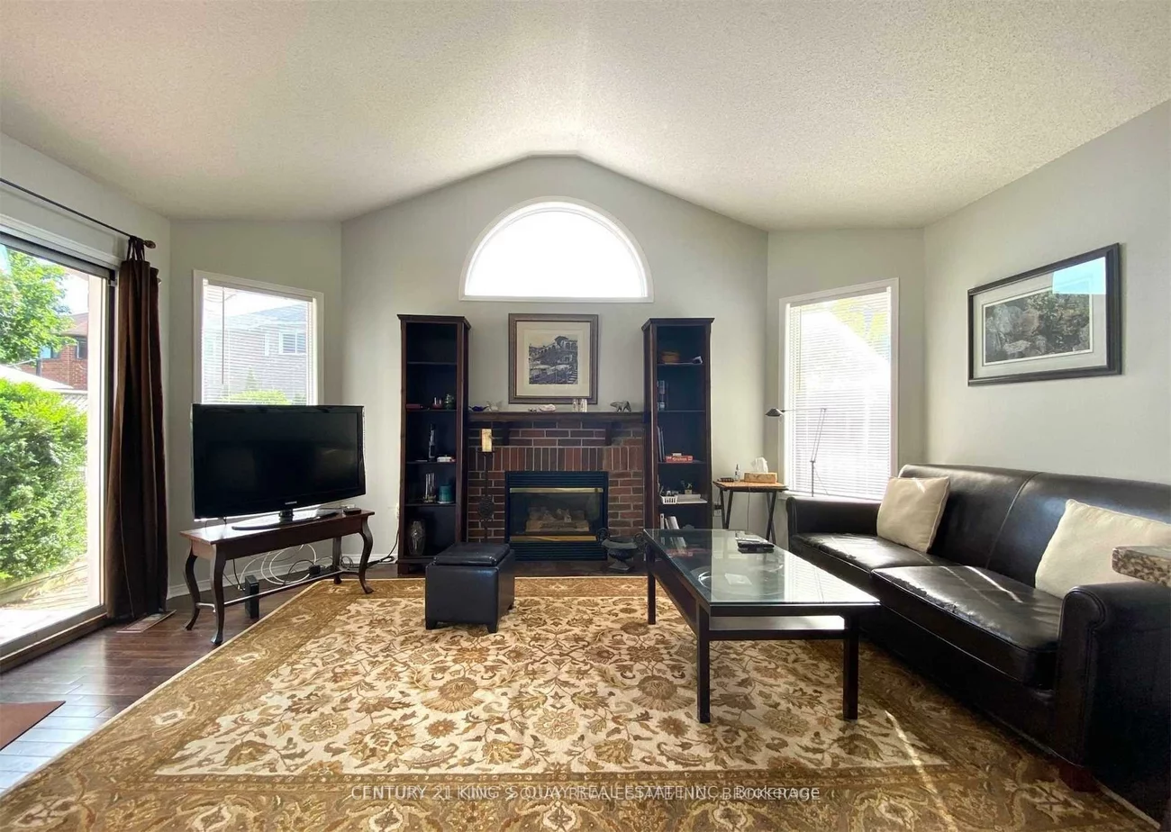 22, Rush, Bayview Wellington, Aurora