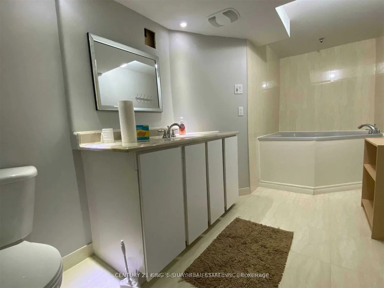 22, Rush, Bayview Wellington, Aurora