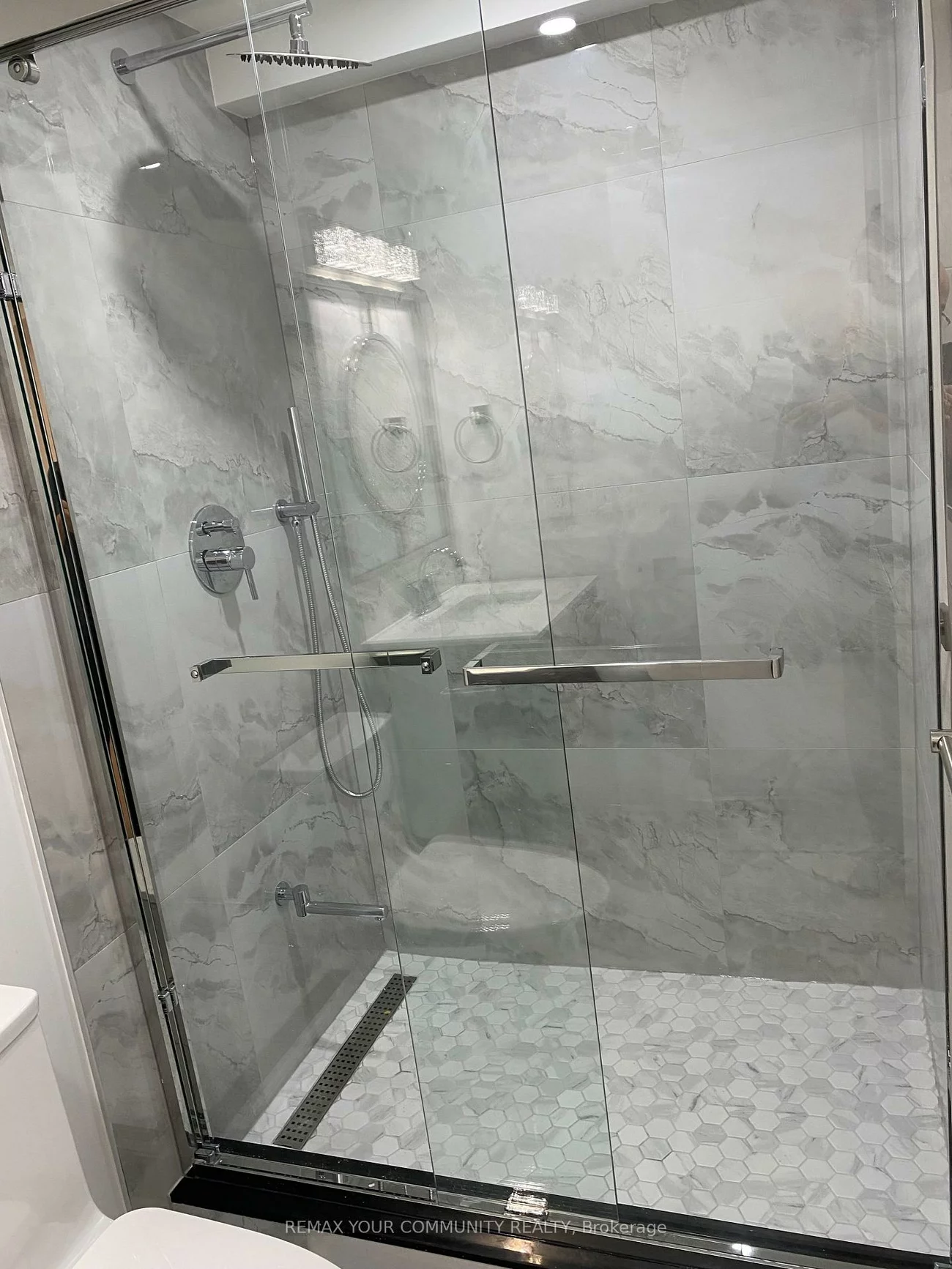 134 B, Kemano, Aurora Heights, Aurora