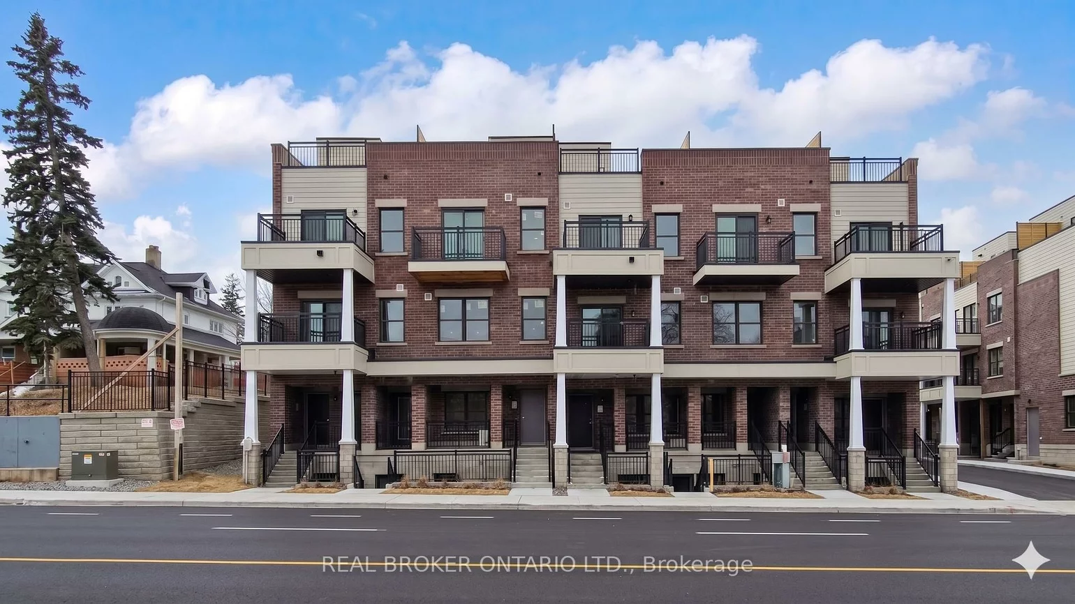 15100, Yonge, Aurora Village, Aurora