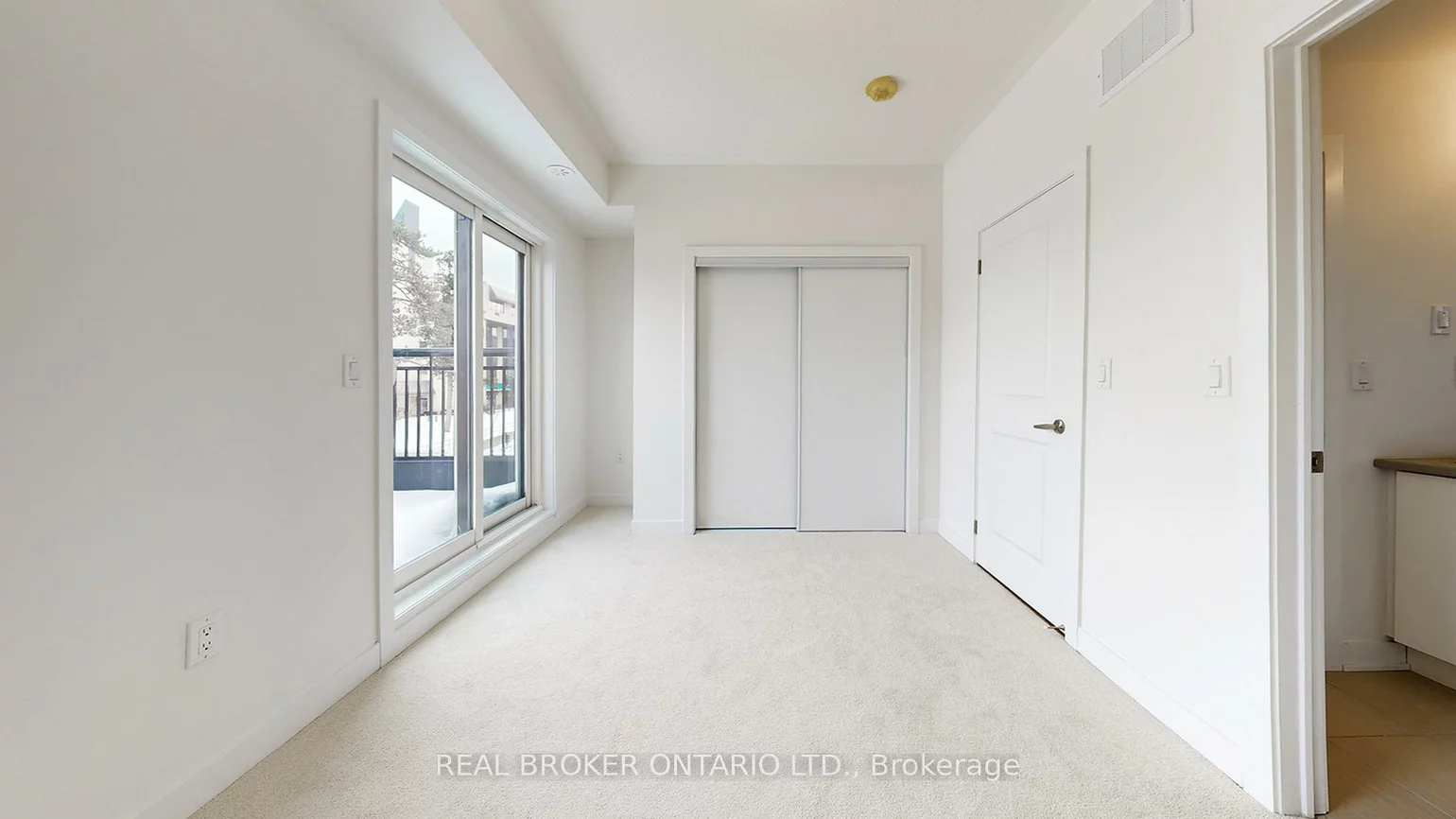 15100, Yonge, Aurora Village, Aurora