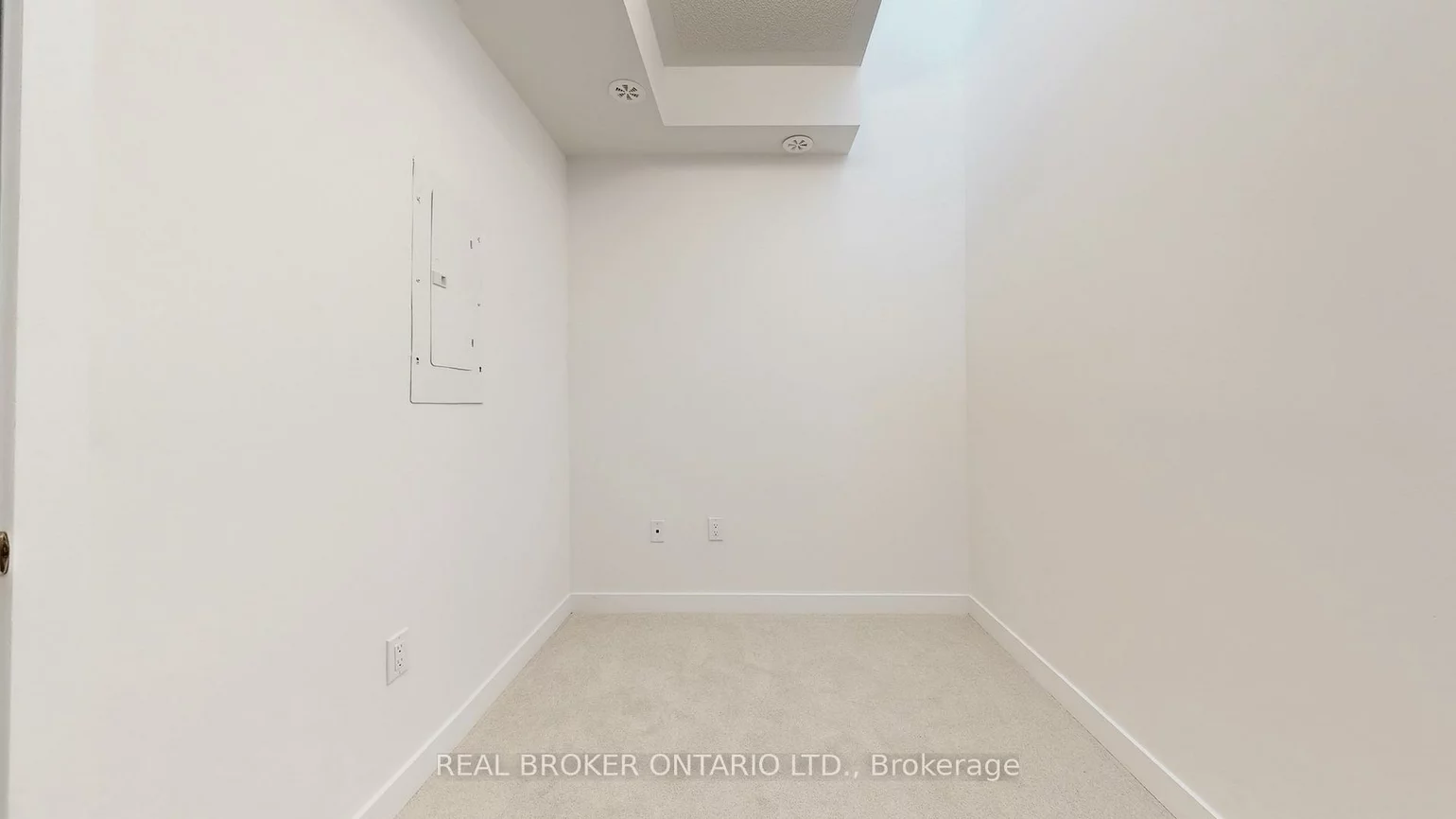 15100, Yonge, Aurora Village, Aurora