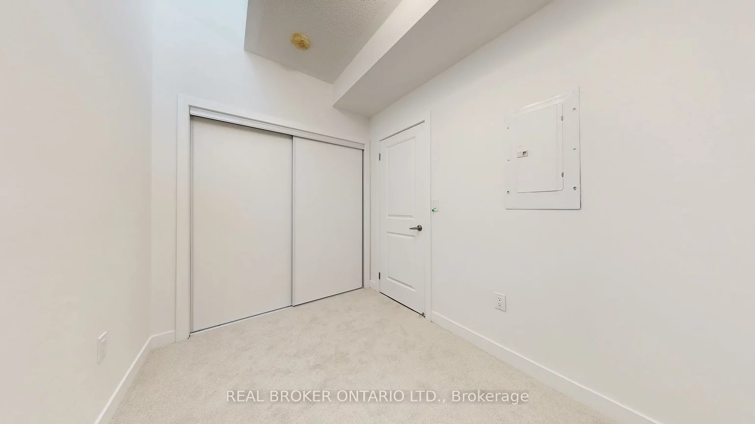 15100, Yonge, Aurora Village, Aurora
