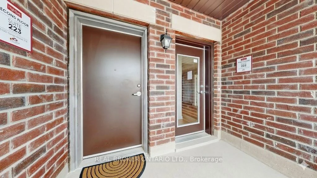 15100, Yonge, Aurora Village, Aurora