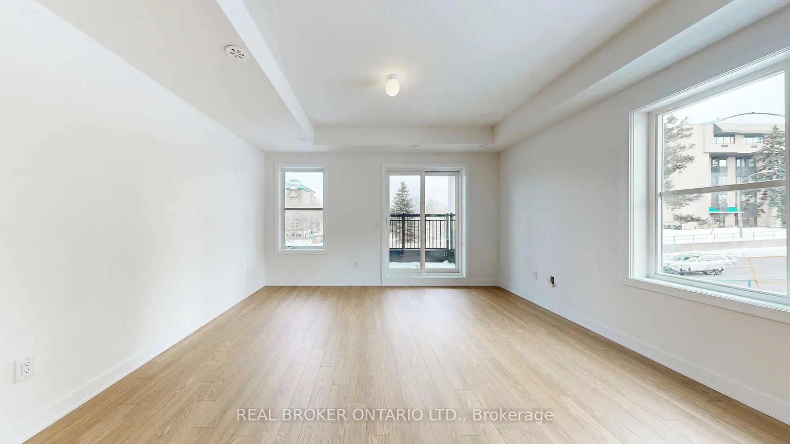15100, Yonge, Aurora Village, Aurora