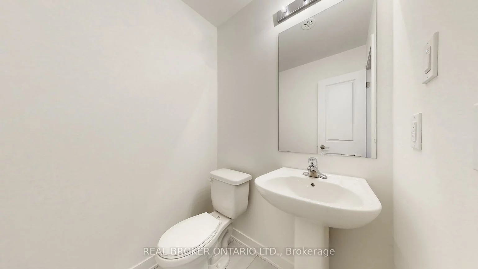 15100, Yonge, Aurora Village, Aurora