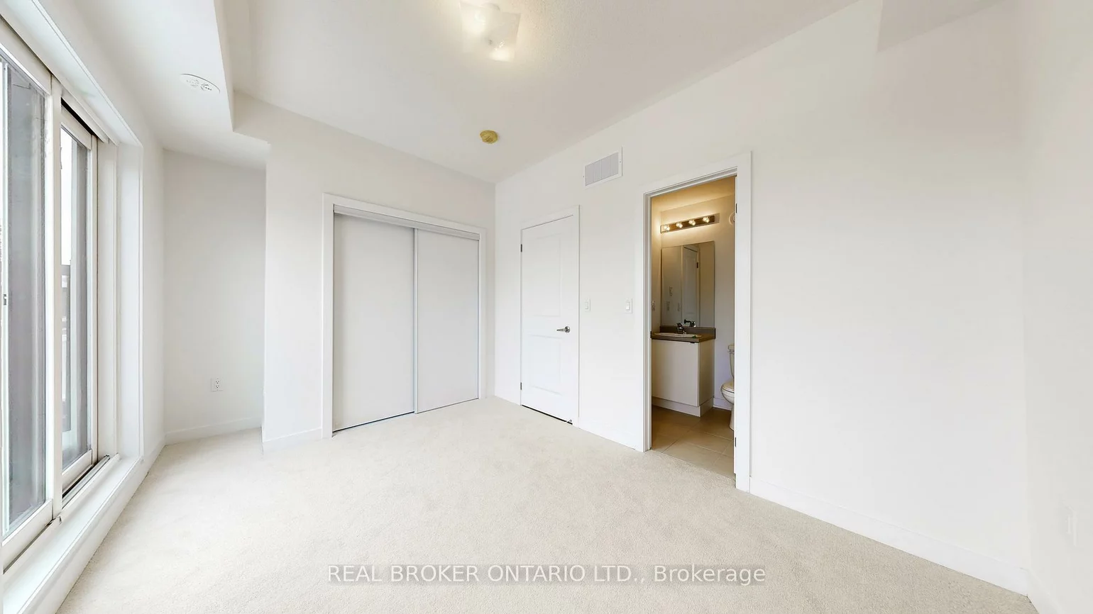 15100, Yonge, Aurora Village, Aurora