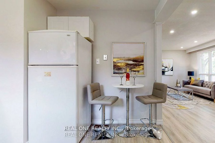 105 ( Main ), Aurora Heights, Aurora Heights, Aurora