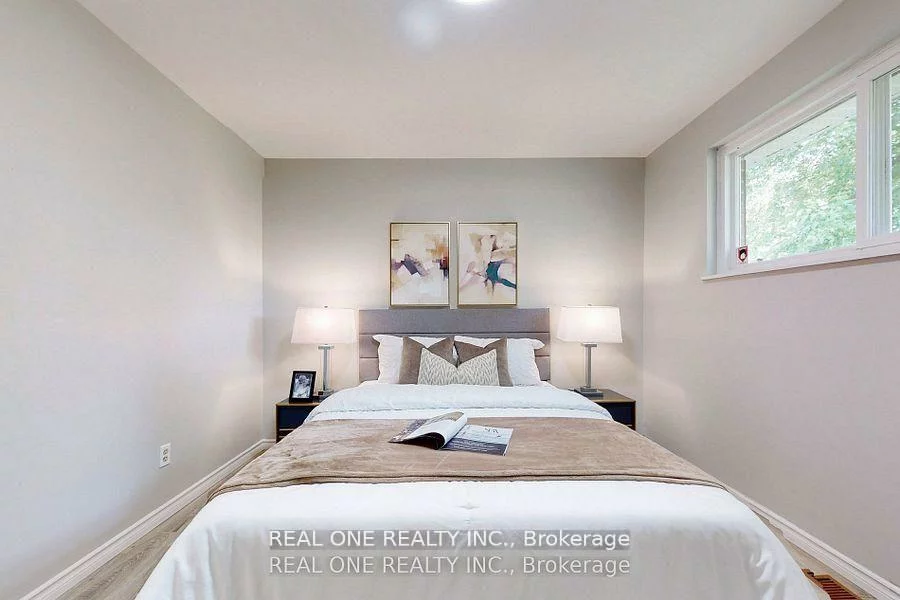 105 ( Main ), Aurora Heights, Aurora Heights, Aurora