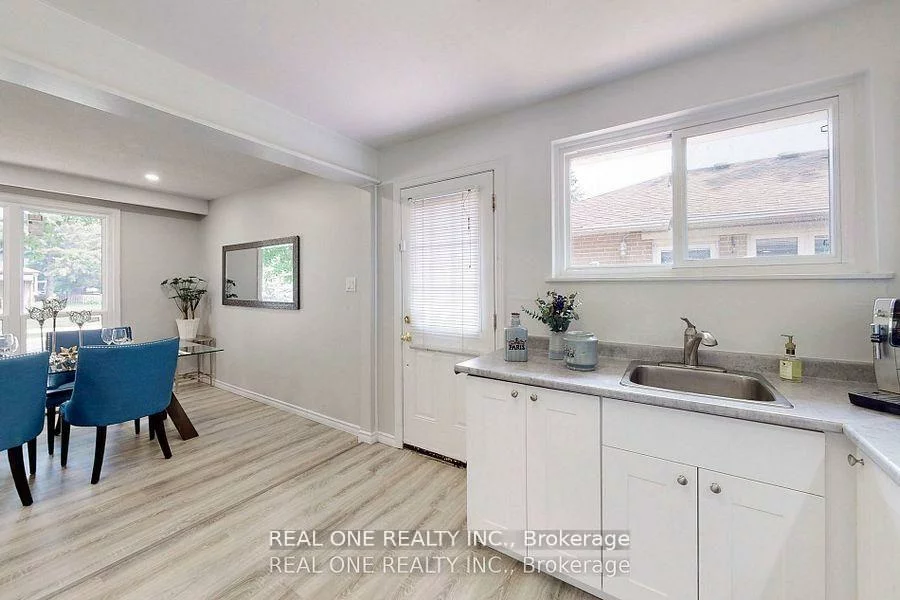 105 ( Main ), Aurora Heights, Aurora Heights, Aurora