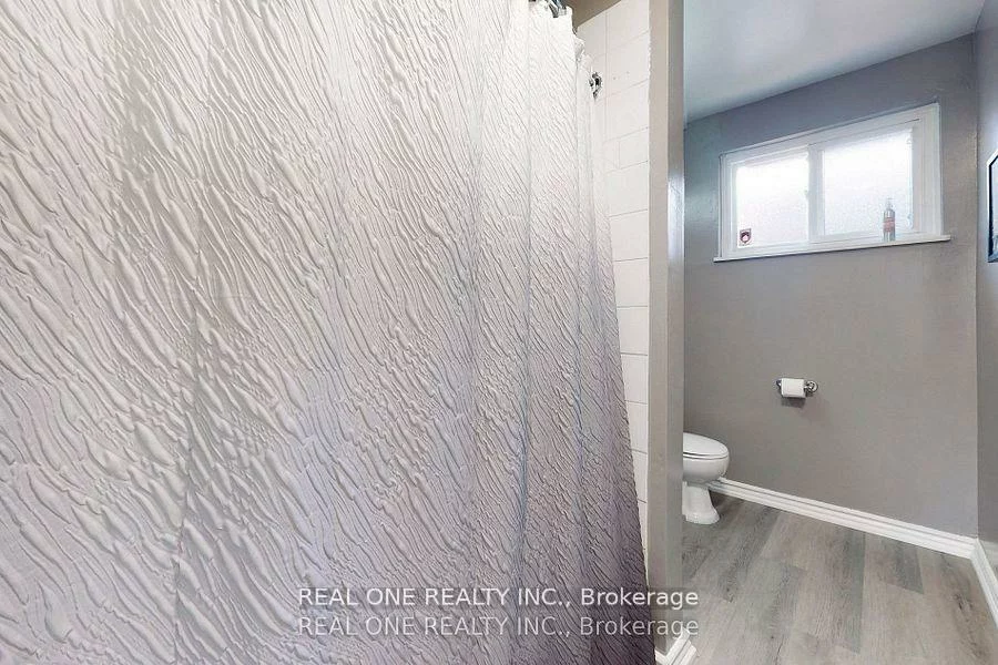 105 ( Main ), Aurora Heights, Aurora Heights, Aurora