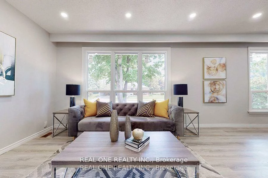 105 ( Main ), Aurora Heights, Aurora Heights, Aurora