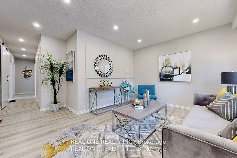 105 ( Main ), Aurora Heights, Aurora Heights, Aurora