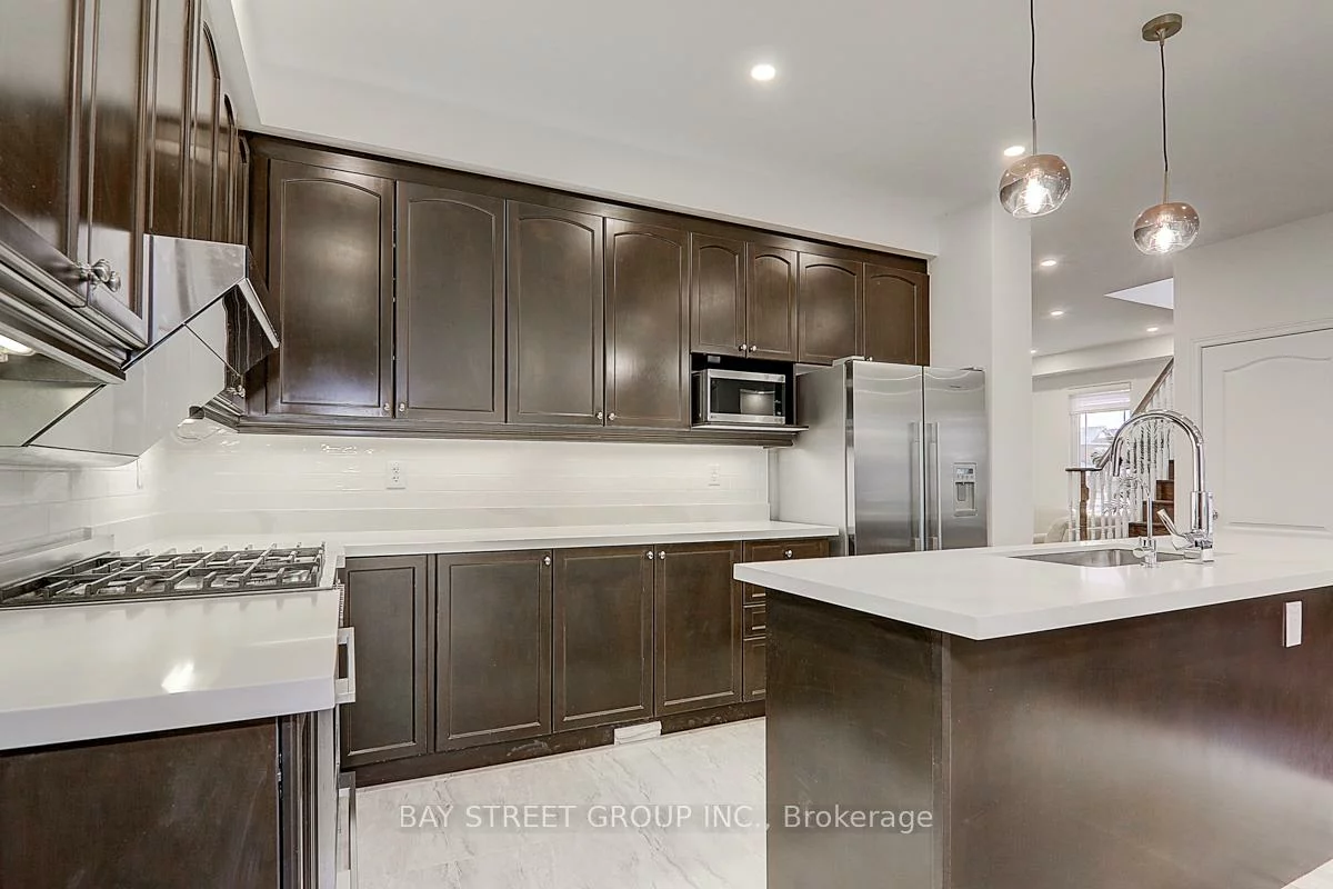 201, Bilbrough, Bayview Northeast, Aurora