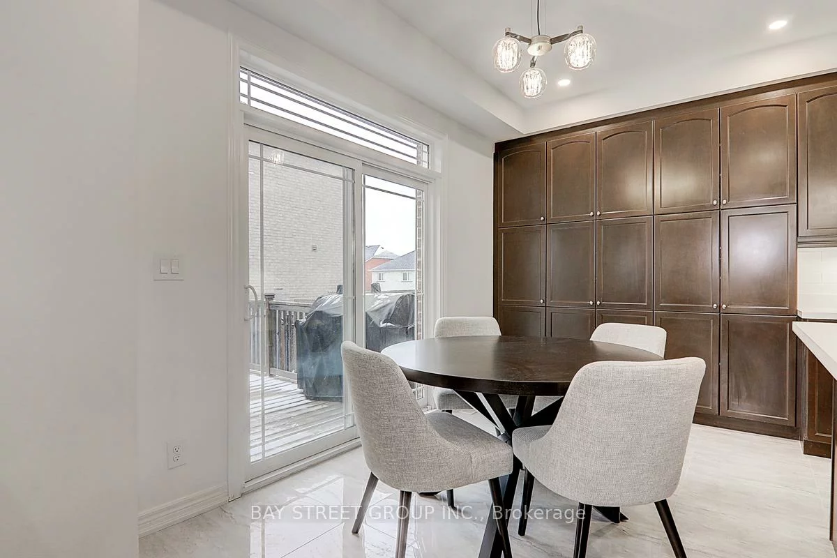 201, Bilbrough, Bayview Northeast, Aurora