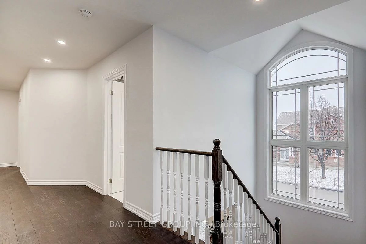 201, Bilbrough, Bayview Northeast, Aurora