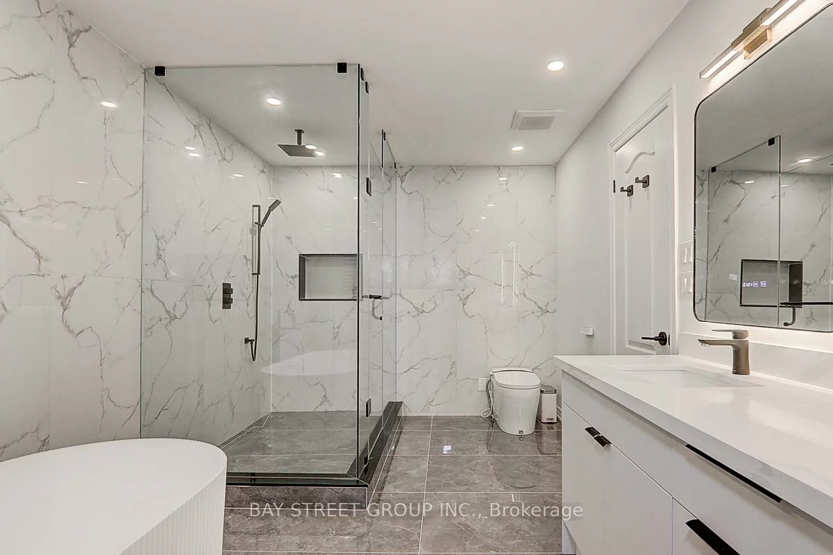 201, Bilbrough, Bayview Northeast, Aurora