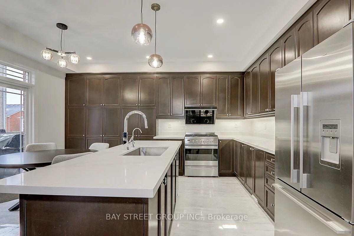 201, Bilbrough, Bayview Northeast, Aurora