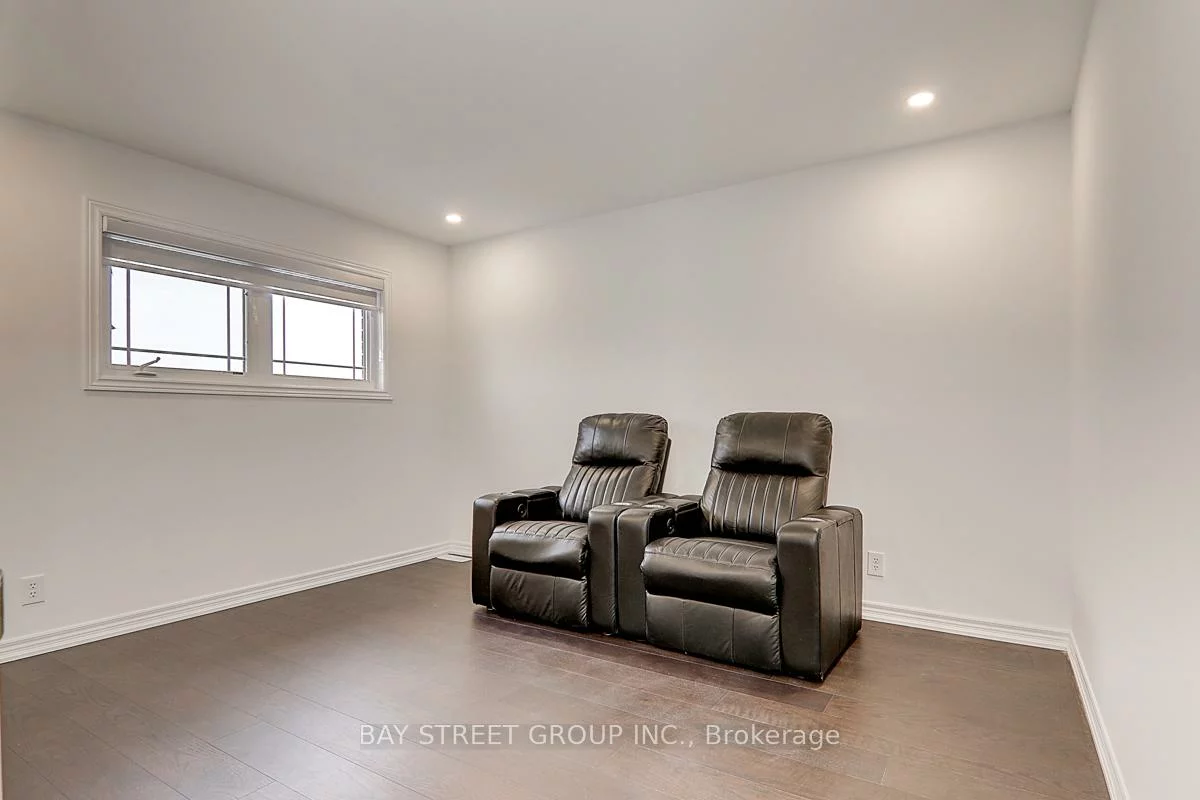 201, Bilbrough, Bayview Northeast, Aurora