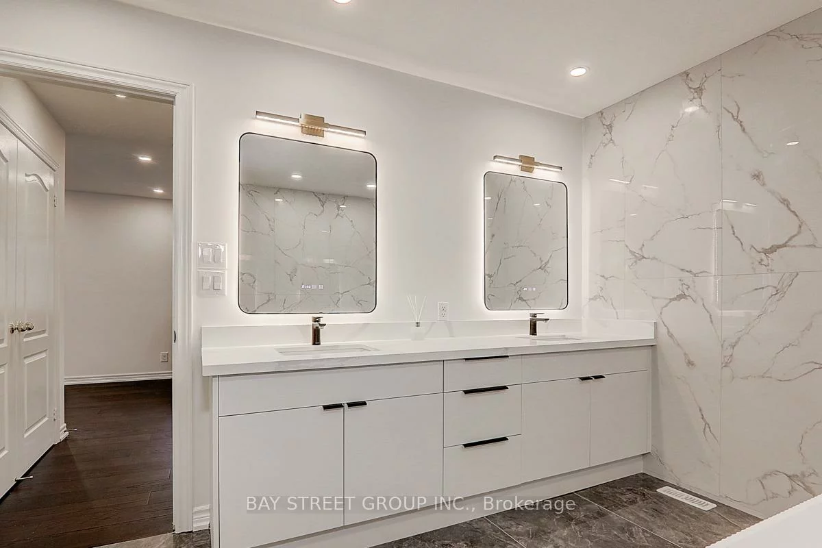 201, Bilbrough, Bayview Northeast, Aurora