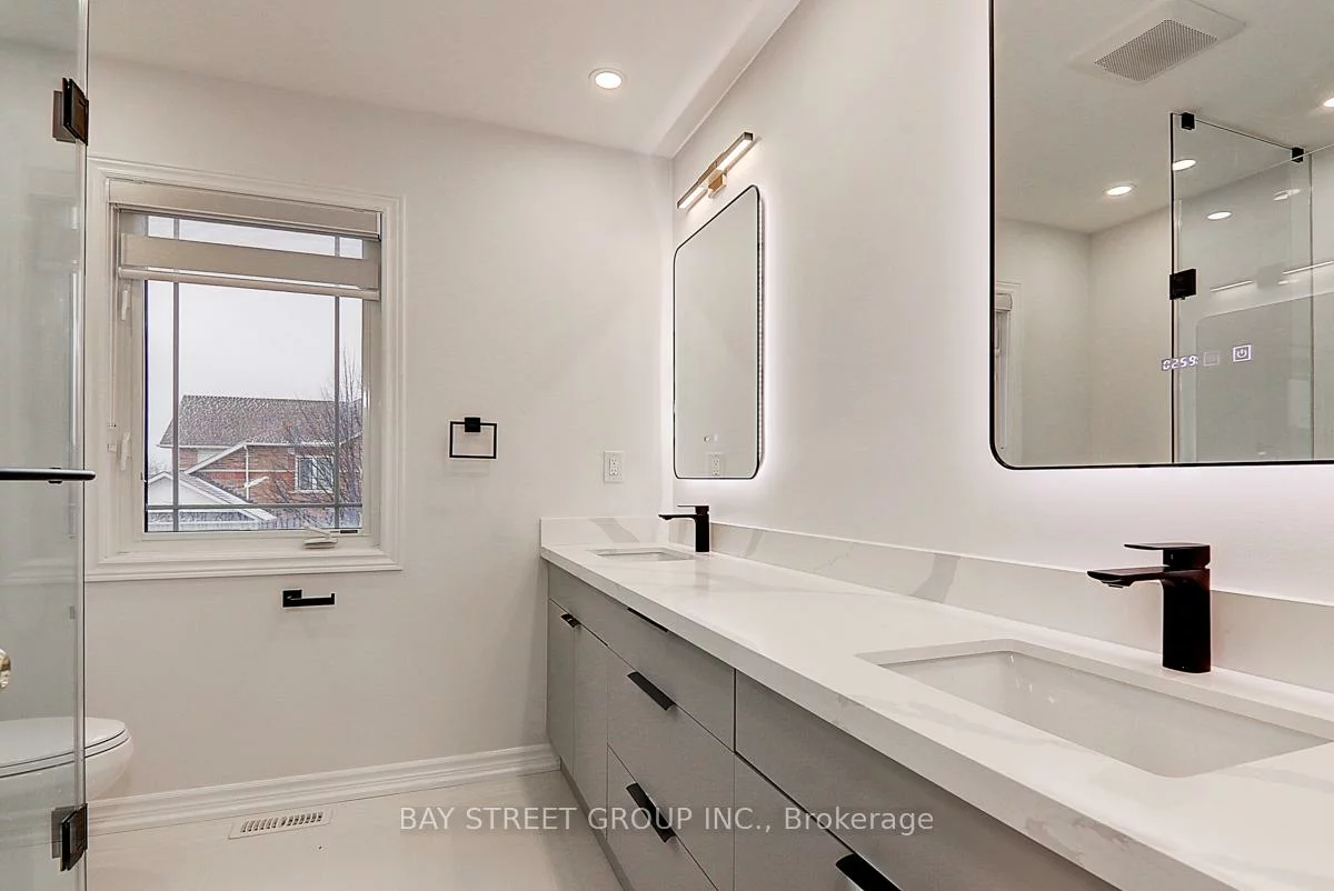 201, Bilbrough, Bayview Northeast, Aurora