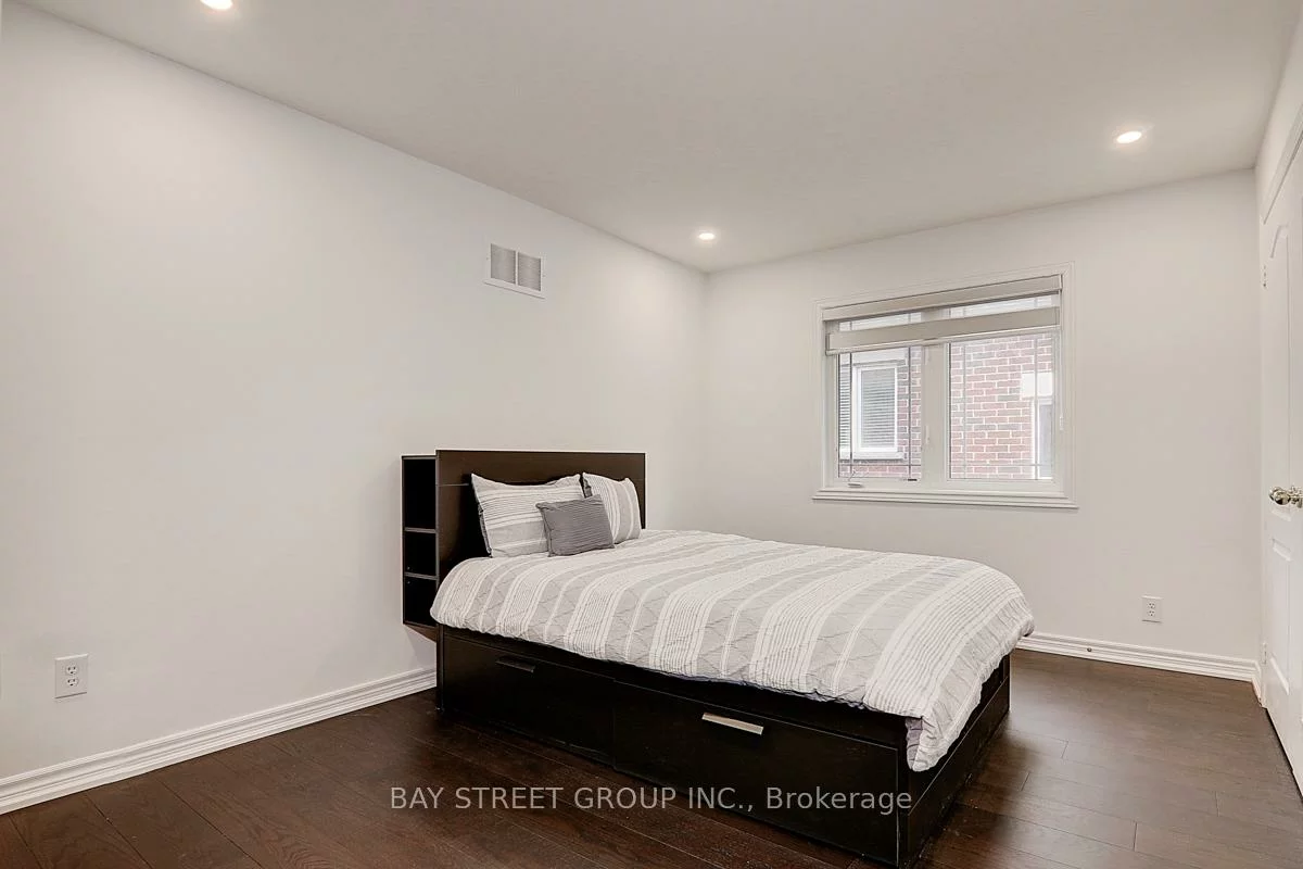 201, Bilbrough, Bayview Northeast, Aurora