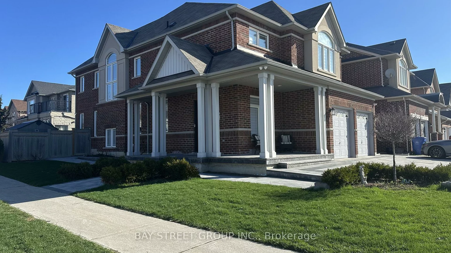 201, Bilbrough, Bayview Northeast, Aurora