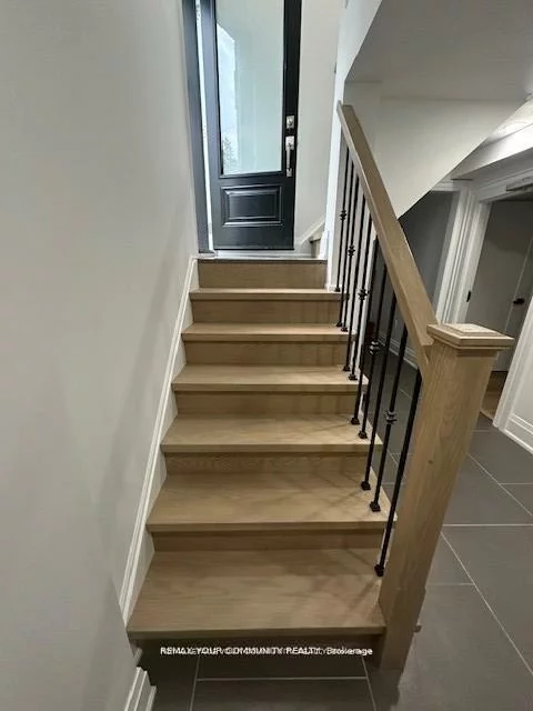 12, Kemano, Aurora Heights, Aurora