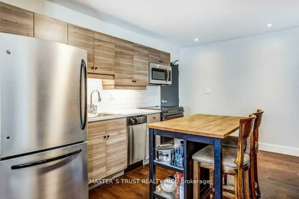720B, Wellington, Aurora Heights, Aurora