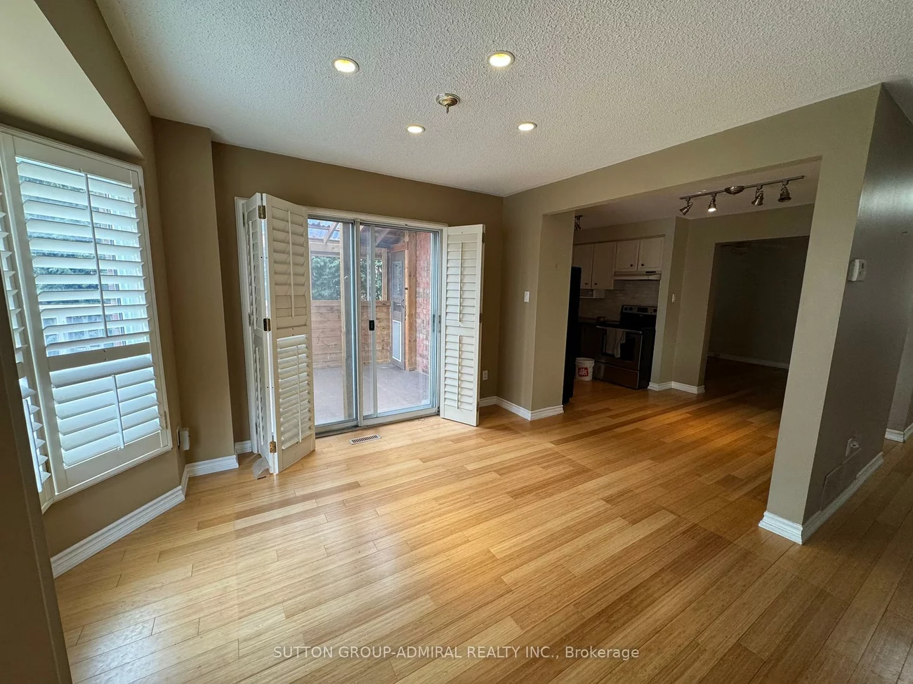 27, Dawson, Hills of St Andrew, Aurora