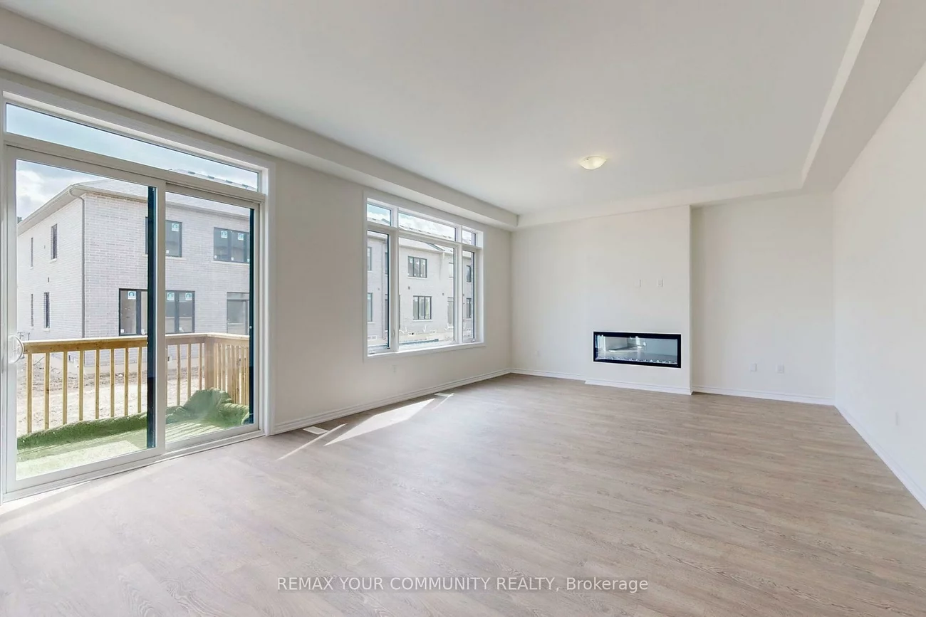 105, Halldorson, Bayview Northeast, Aurora