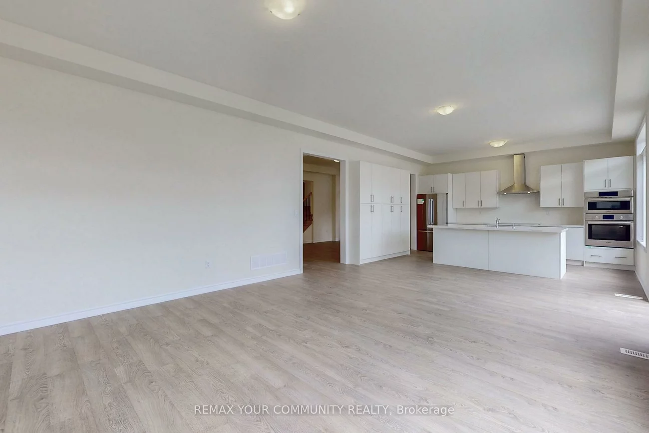 105, Halldorson, Bayview Northeast, Aurora