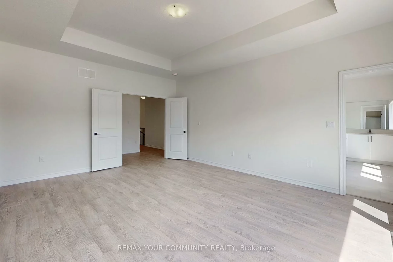 105, Halldorson, Bayview Northeast, Aurora