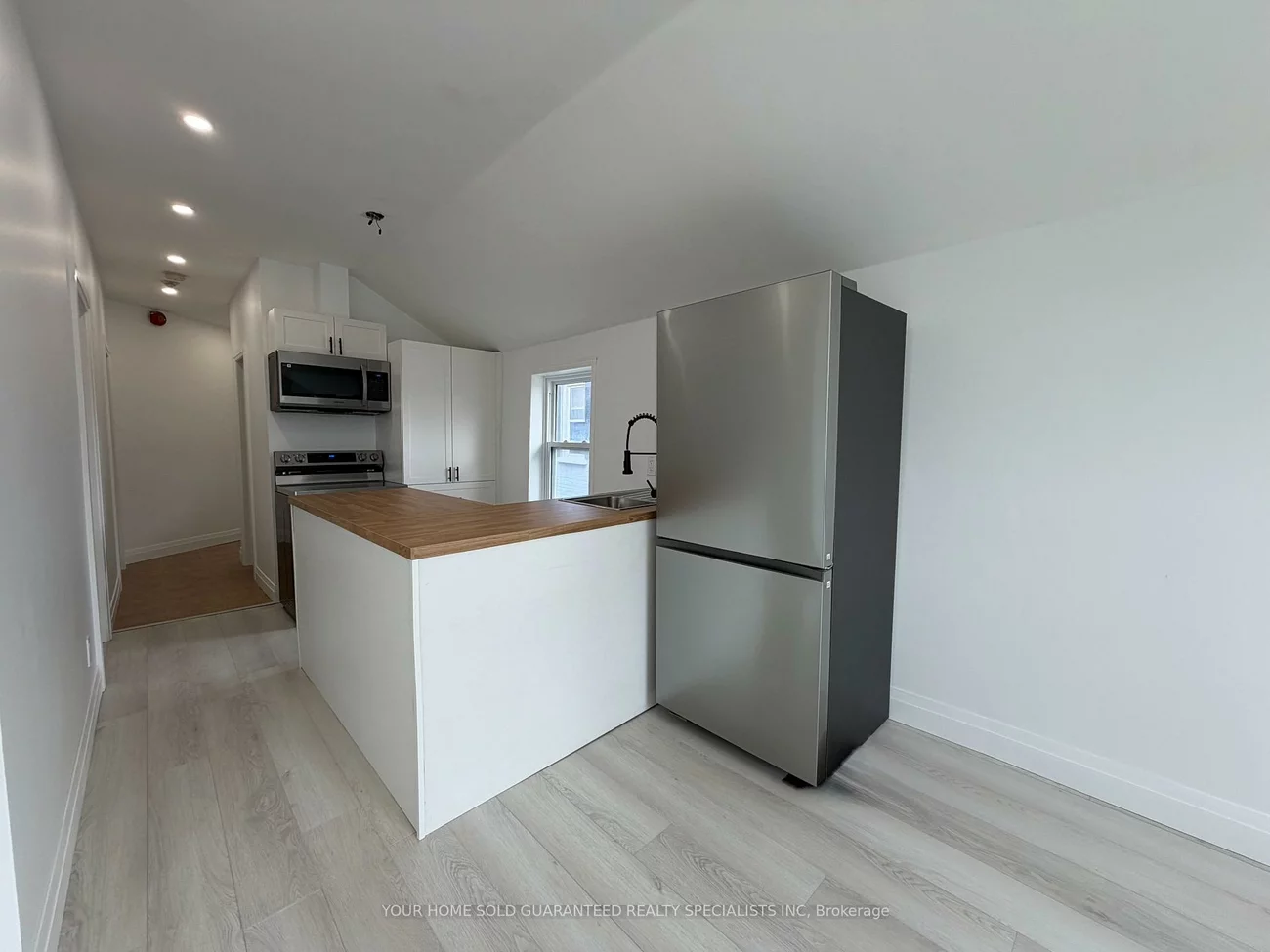 90, Wellington, Aurora Village, Aurora