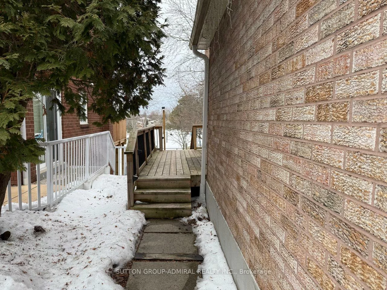 39, April, Aurora Heights, Aurora