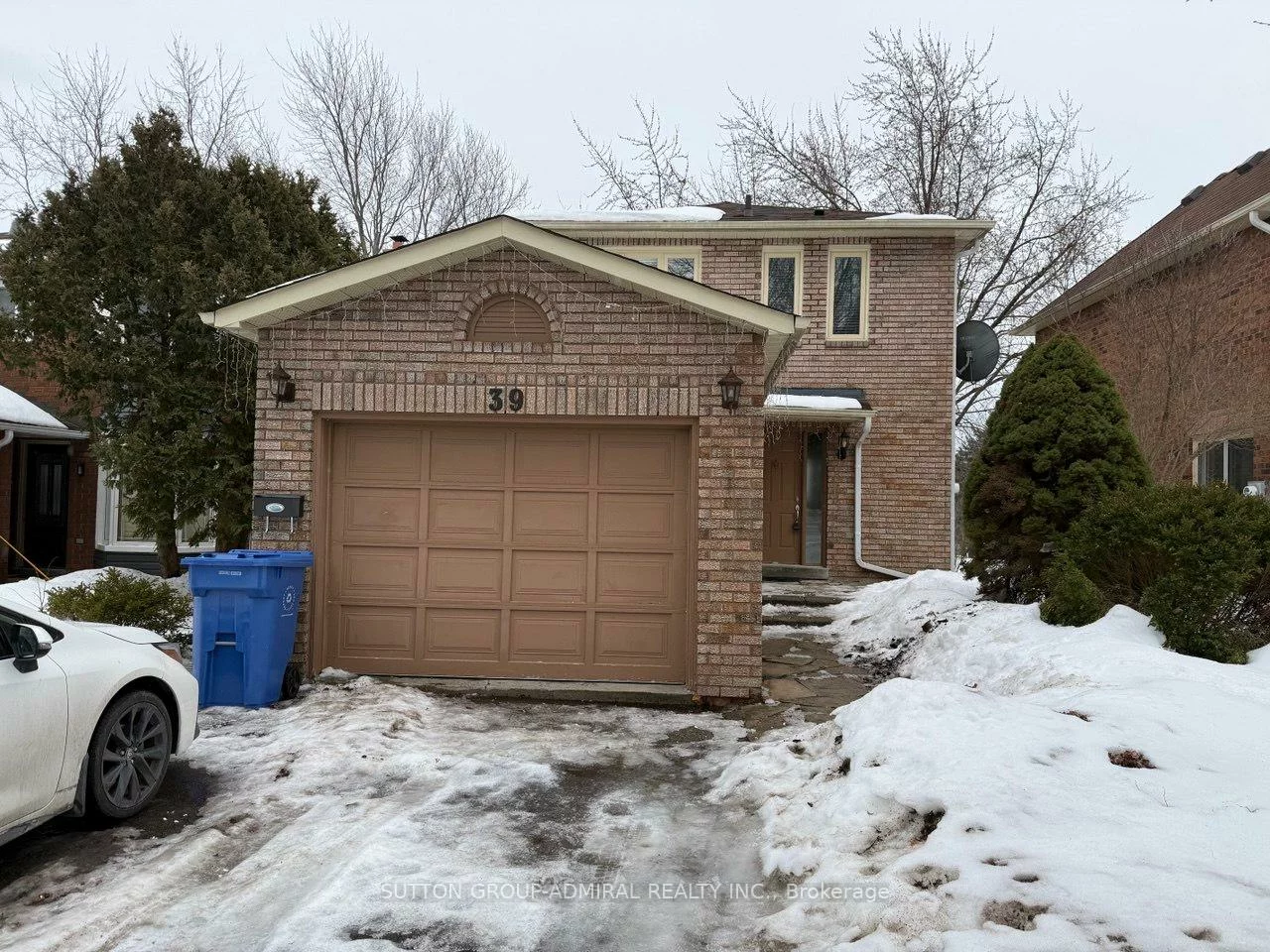 39, April, Aurora Heights, Aurora