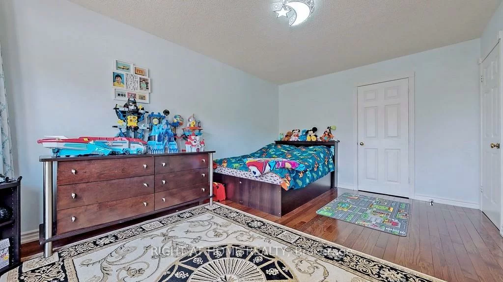 95, Lensmith, Aurora Highlands, Aurora