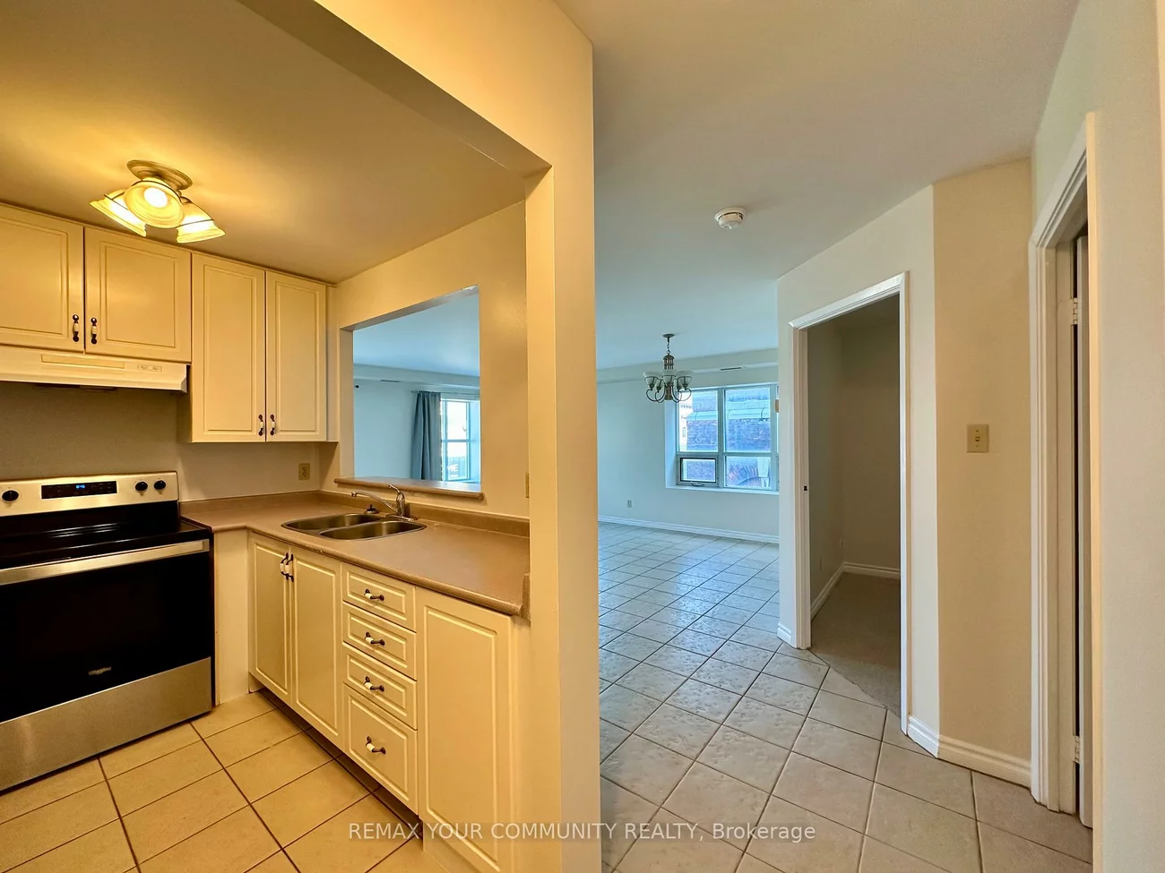 15207, Yonge, Aurora Village, Aurora