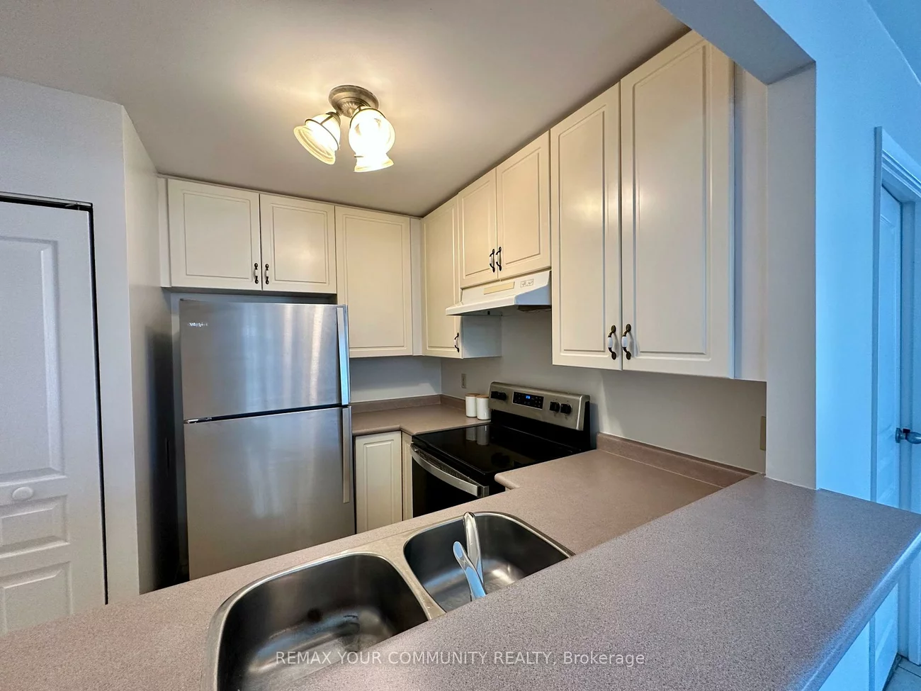 15207, Yonge, Aurora Village, Aurora