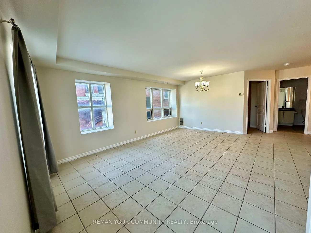 15207, Yonge, Aurora Village, Aurora