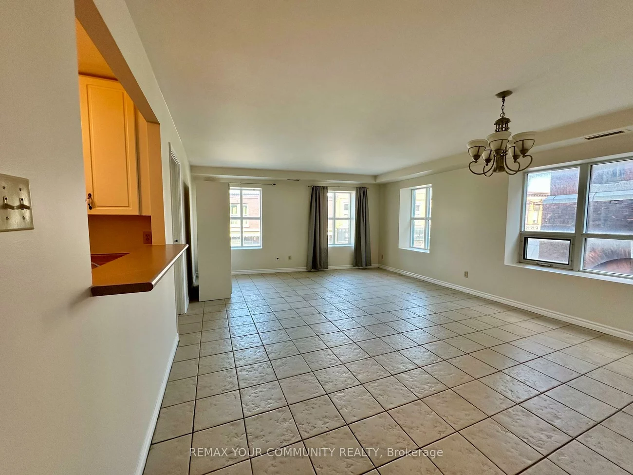 15207, Yonge, Aurora Village, Aurora