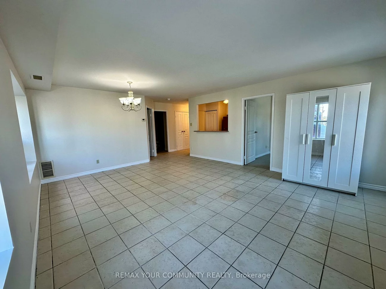 15207, Yonge, Aurora Village, Aurora