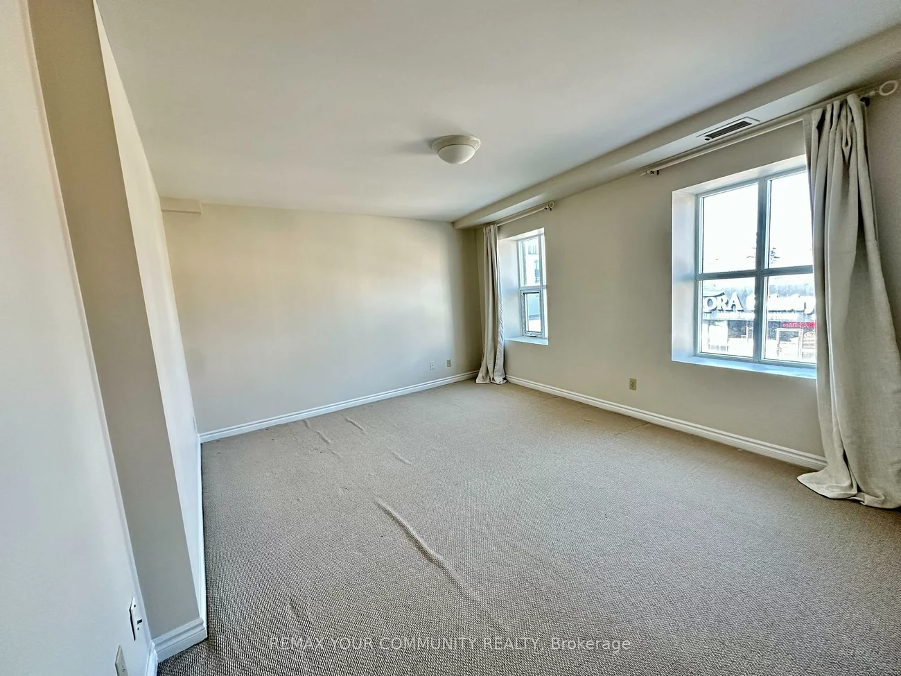 15207, Yonge, Aurora Village, Aurora