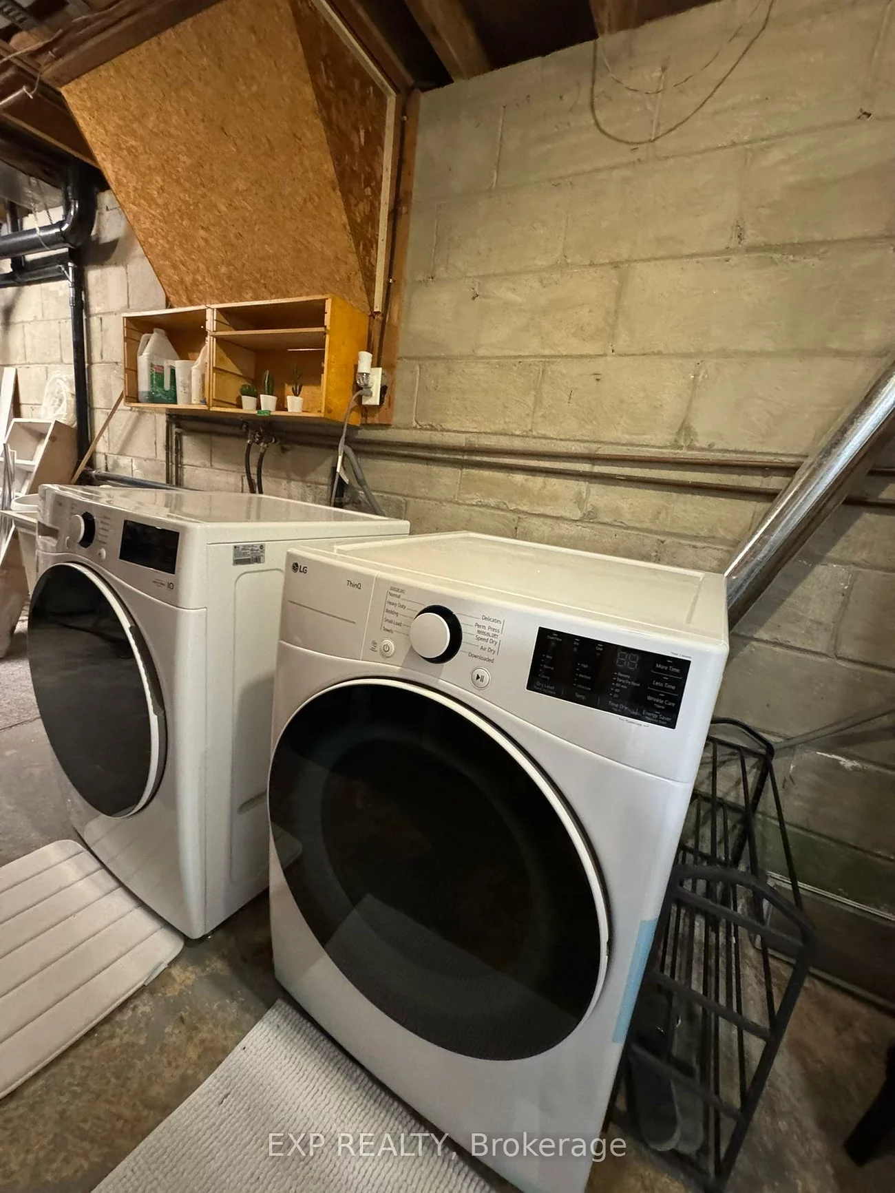 16, Haida, Aurora Heights, Aurora