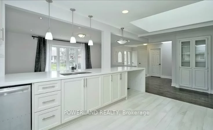 60, Collins, Aurora Heights, Aurora