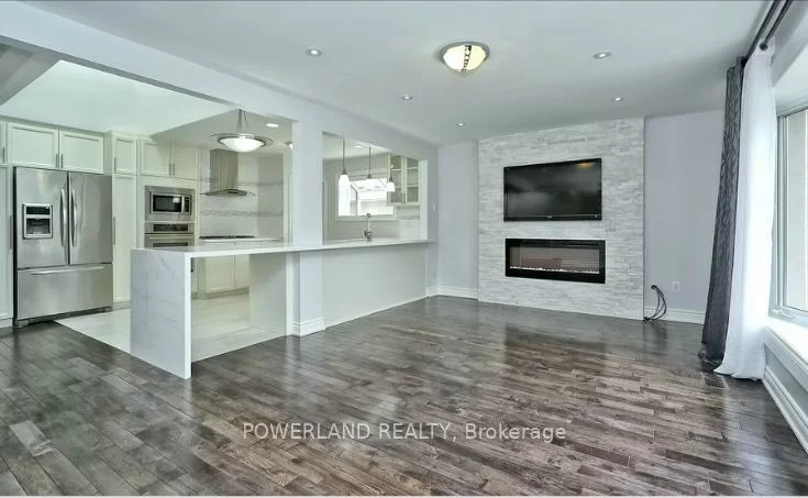 60, Collins, Aurora Heights, Aurora