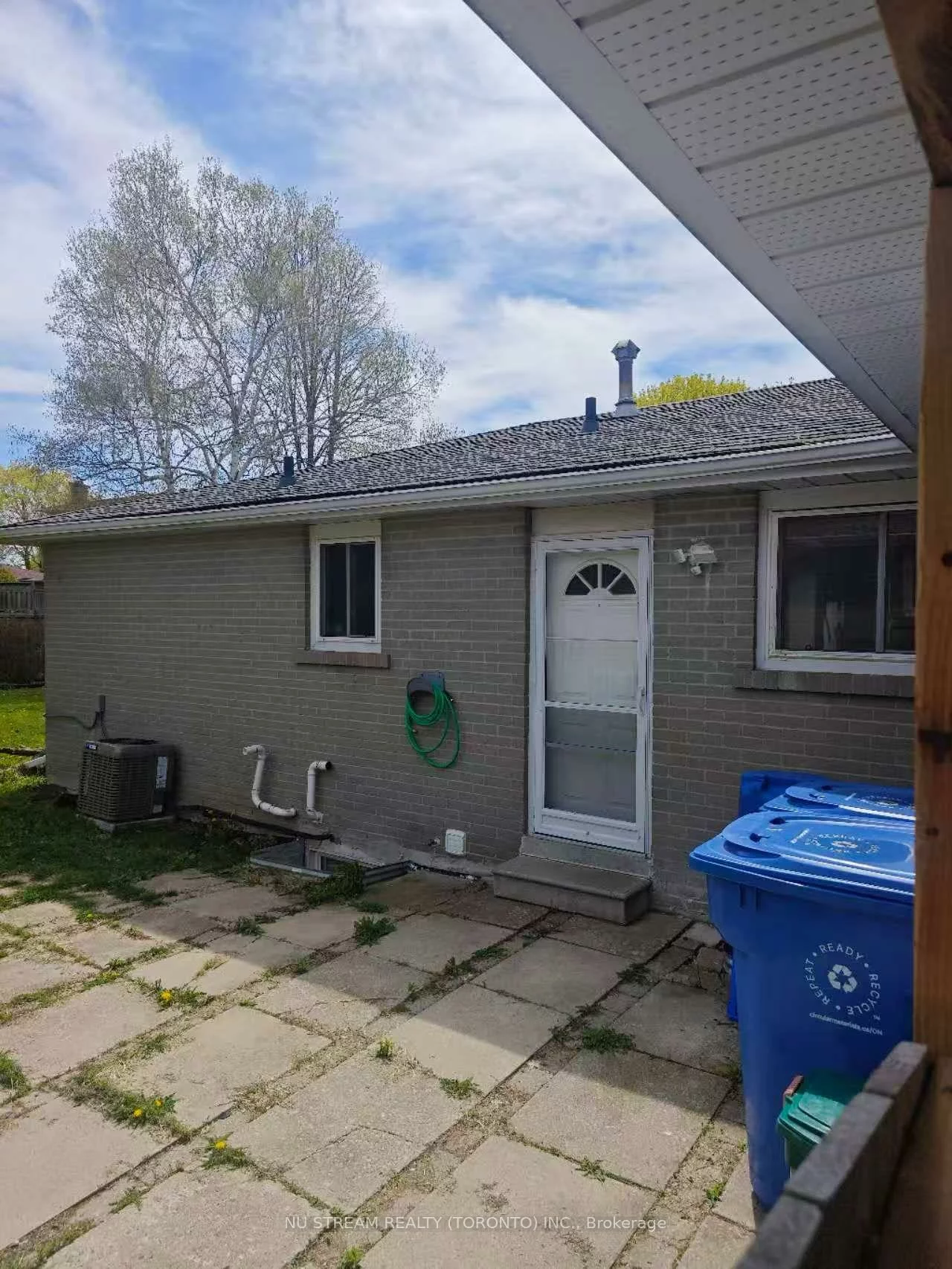 25, Bigwin, Aurora Heights, Aurora
