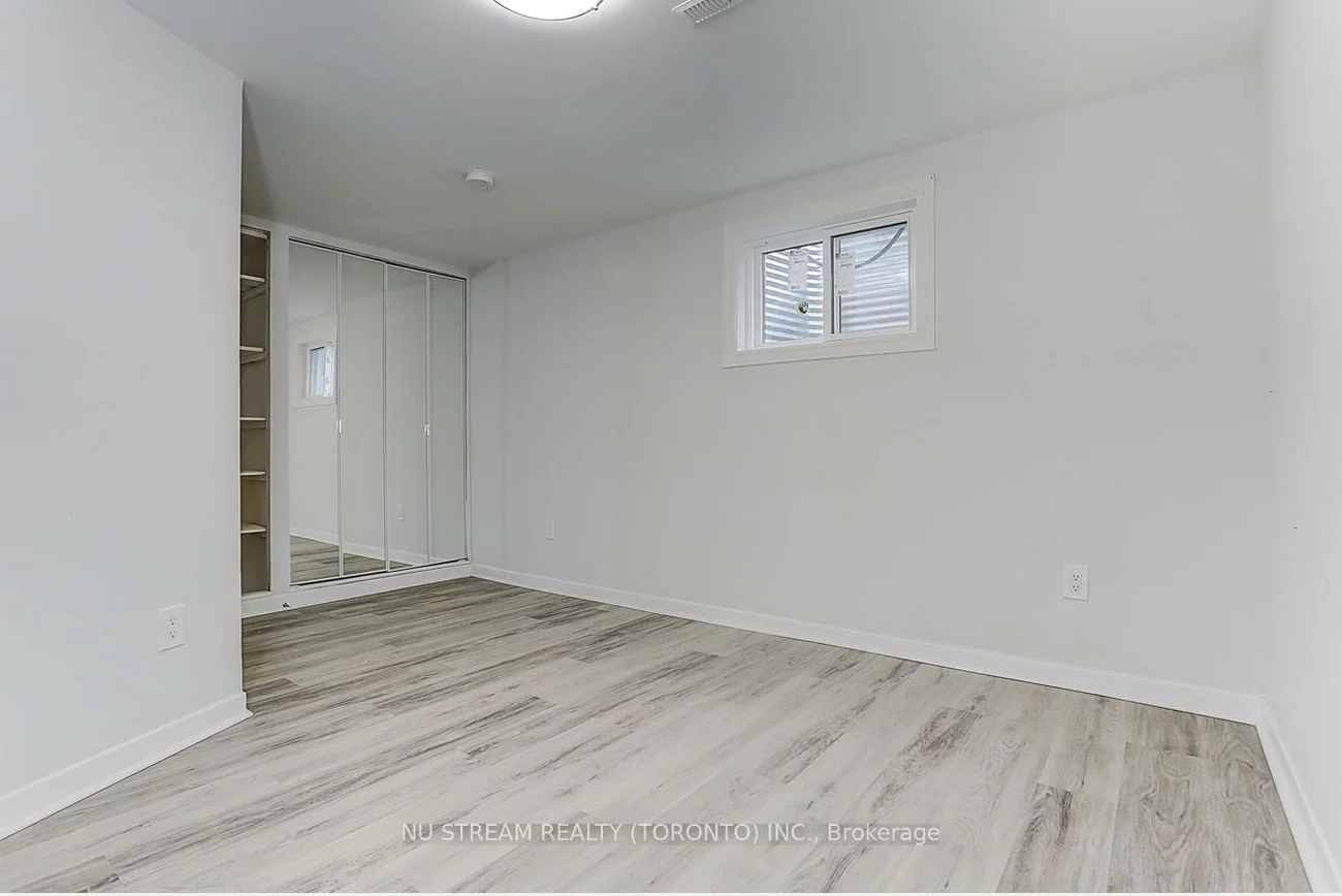25, Bigwin, Aurora Heights, Aurora