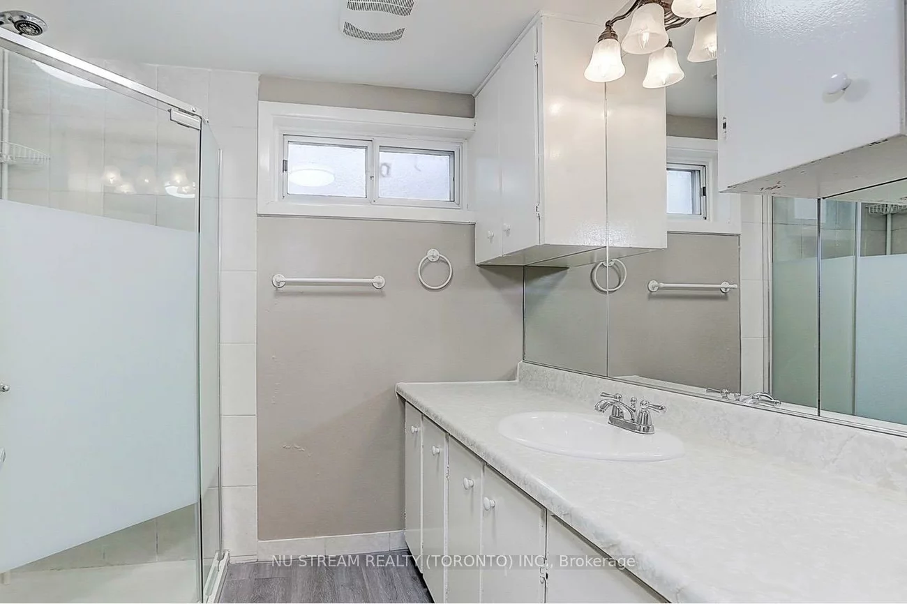 25, Bigwin, Aurora Heights, Aurora